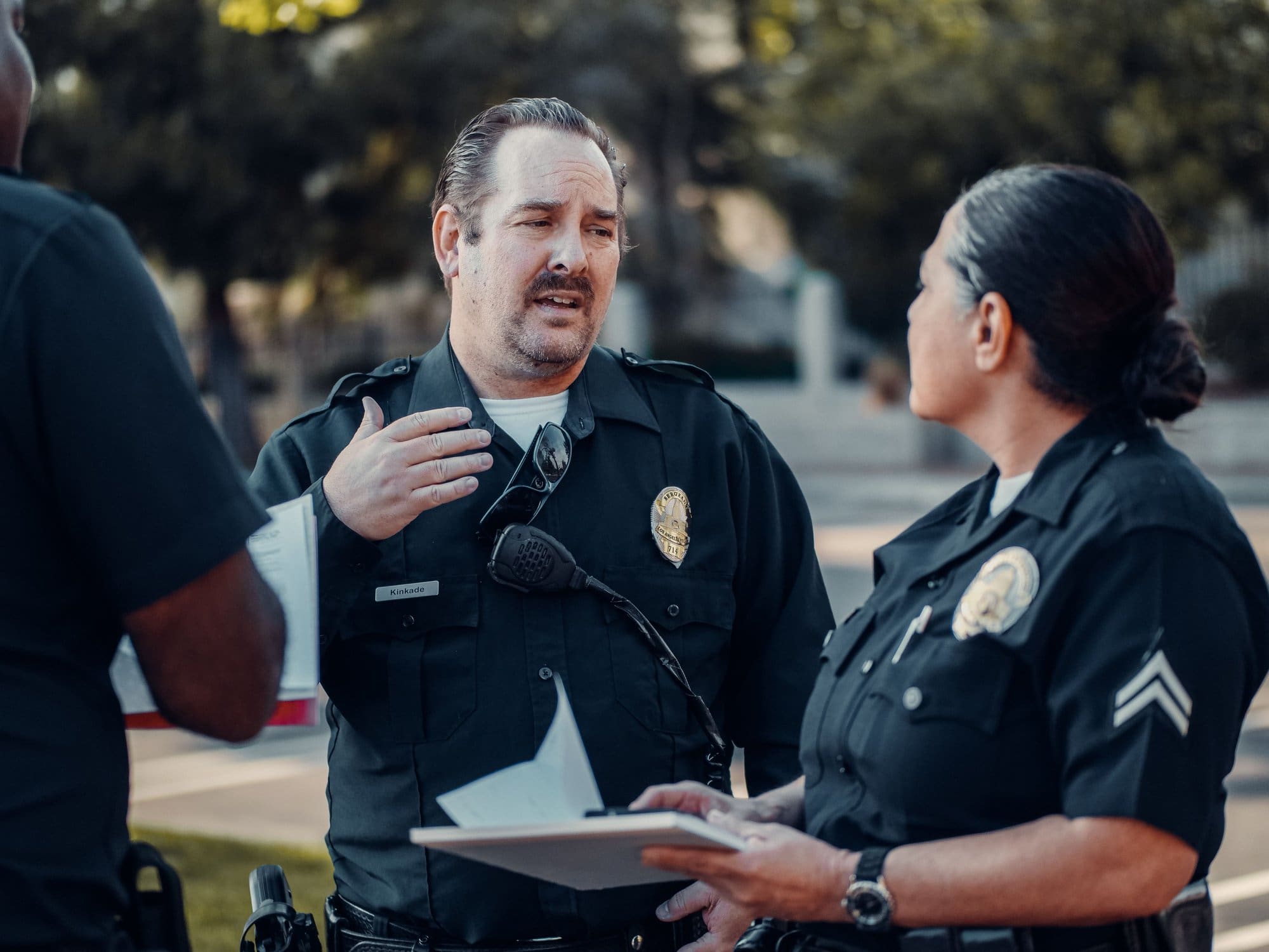 Responding officers establishing unified command on site.